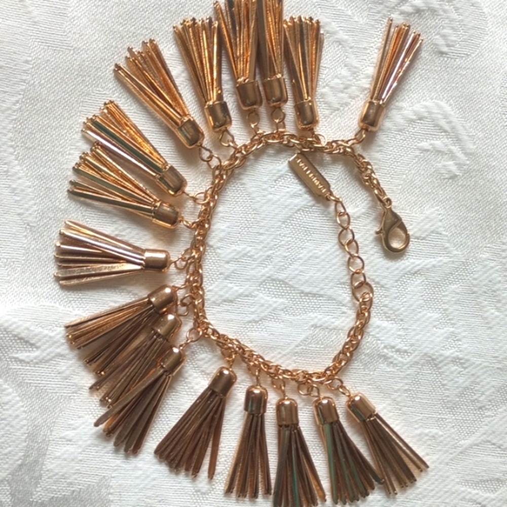 Gold Tone Fun Tassel 7.5 Bracelet